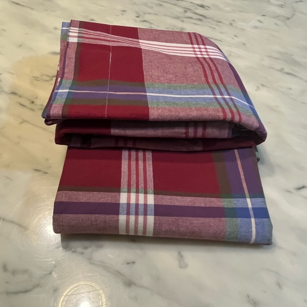 Country Curtains set of (2) pillow shams/ Firm price